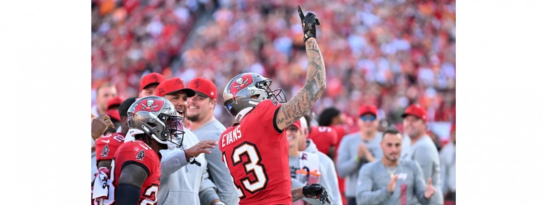 Over 1,000 yards again, Mike Evans did it!
