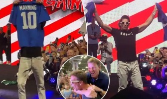 Tom Brady tears off Peyton Manning's jersey!